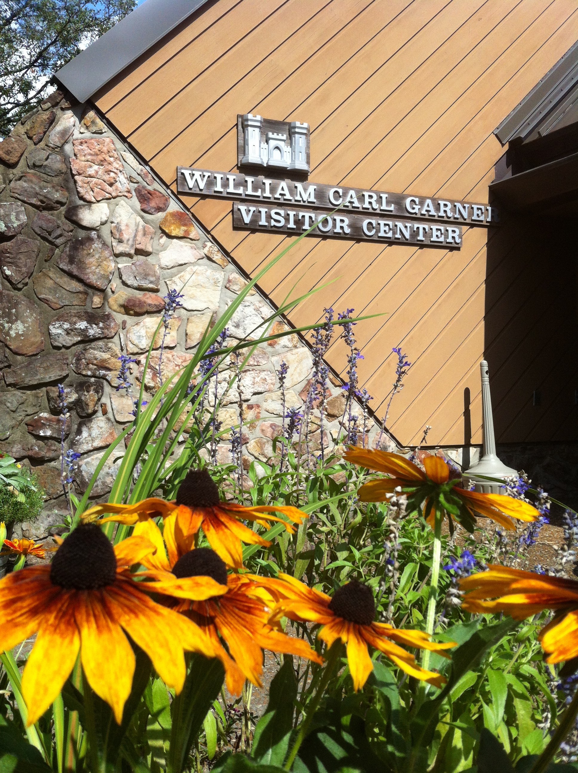 a building with the name william carl garner visitor center